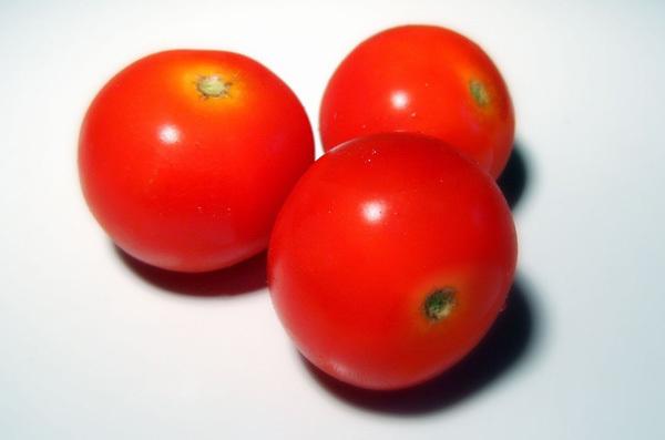 Use of tomato for oily skin Use of tomato for oily skin