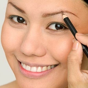 10 Simple & Easy Steps For Perfect Eyebrow Threading At Home