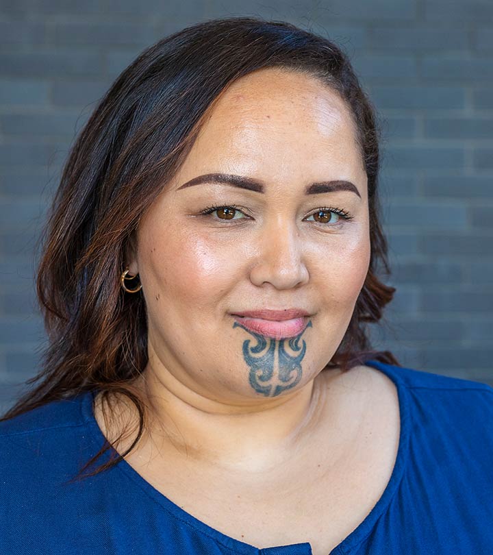Māori New Zealand newsreader Oriini Kaipara hits back at man who complained  about her face tattoo  Daily Mail Online
