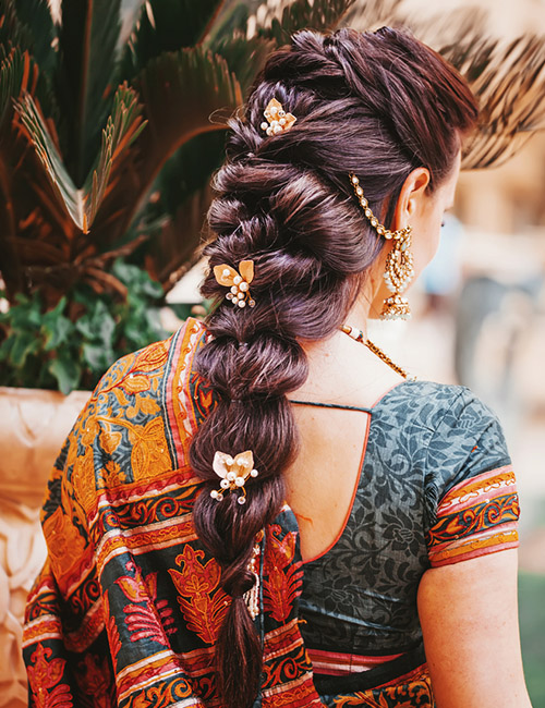 Meenakshi | Simple bun hairstyle for saree 🌼🐚 Saree:- @simplyunniclothing  #onam #onamsaree #onamcelebration #hairstyles #hair #bunhairstyle ... |  Instagram