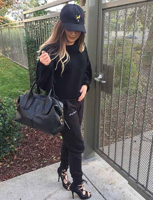 13+ Chic Black Joggers Outfit Ideas To Copy in 2024!  Black joggers outfit,  Joggers outfit, Black joggers