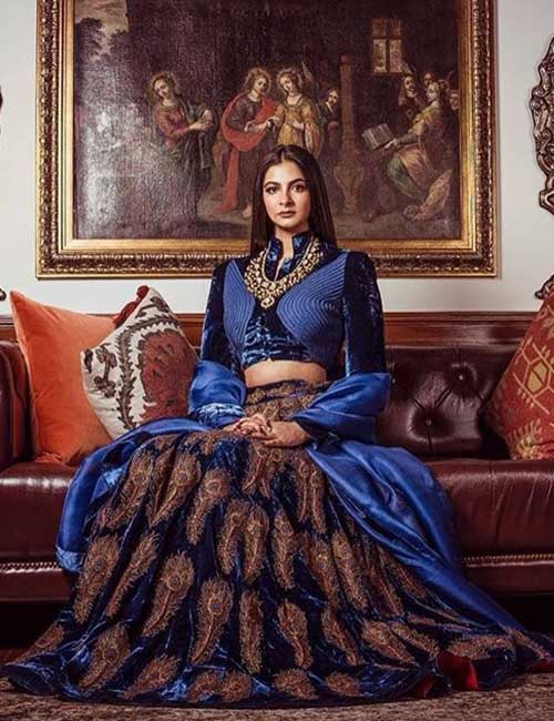 Buy Women Teal Zari And Thread Embroidered Velvet Lehenga Set With Blouse  And Dupatta - Ready To Wear Lehengas - Indya