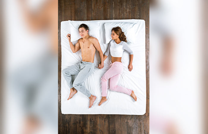 26 Types Of Couple's Sleeping Positions And What They Say About Your  Relationship