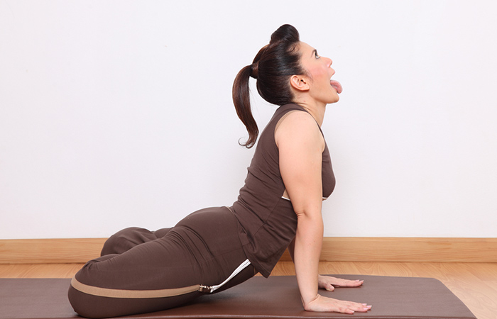 Try these easy yoga asanas at home to reduce face fat | HealthShots