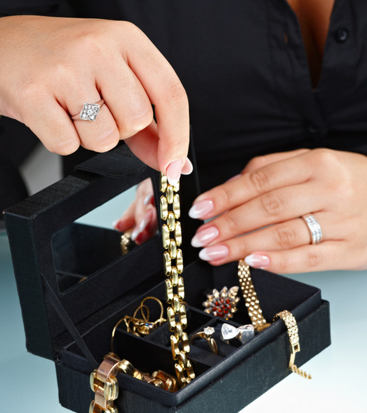 5 Reasons Why Gold Jewelry Turns Black? [Cleaning Tips]