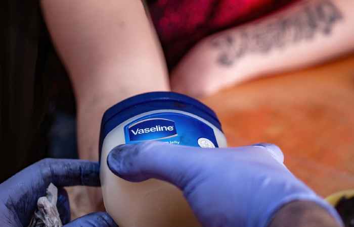 While there are many creams, lotions and ointments suitable for new  tattoos, Vaseline can actually … | Tattoo aftercare tips, Tattoo healing  process, Healing tattoo