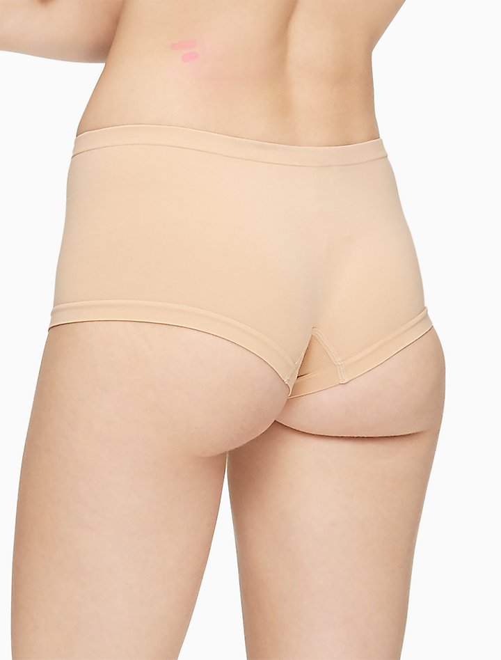 13 Best Underwear That Doesn't Ride Up, As Per A Fashion Designer